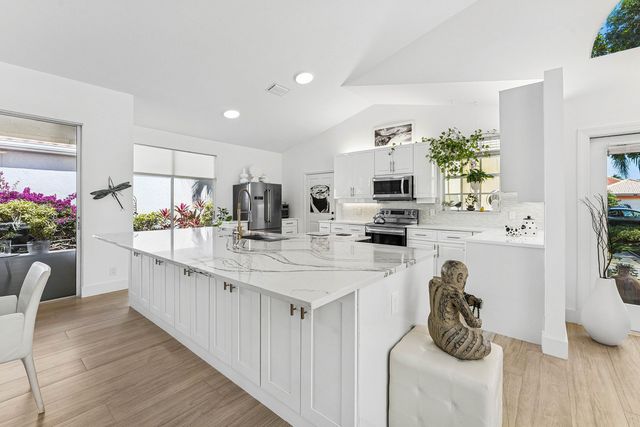 13853 Palm Grove Place, Palm Beach Gardens, FL 33418