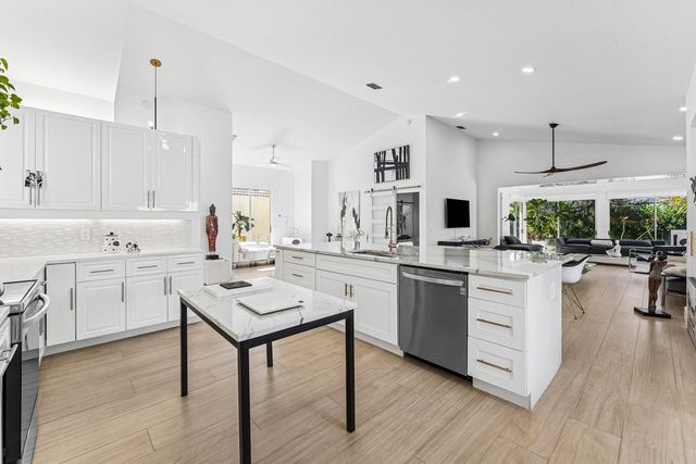 13853 Palm Grove Place, Palm Beach Gardens, FL 33418