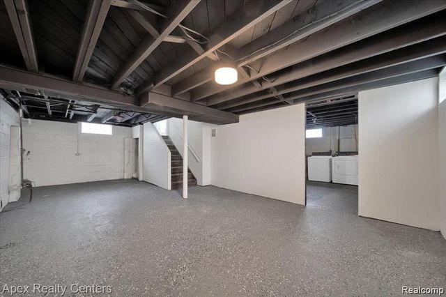 21237 Carlysle Street, Dearborn, MI 48124
