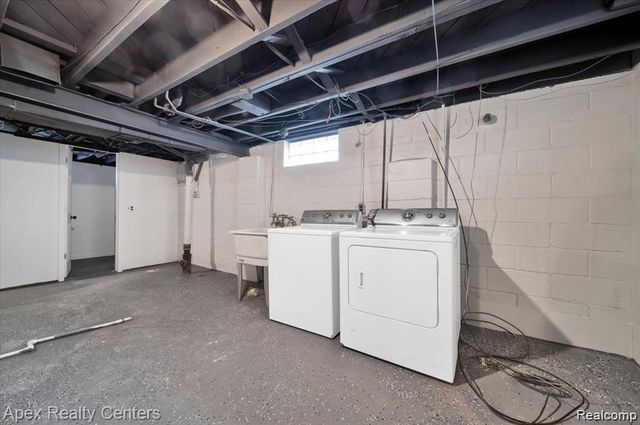 21237 Carlysle Street, Dearborn, MI 48124