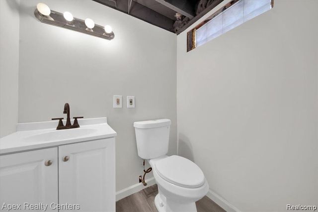 21237 Carlysle Street, Dearborn, MI 48124