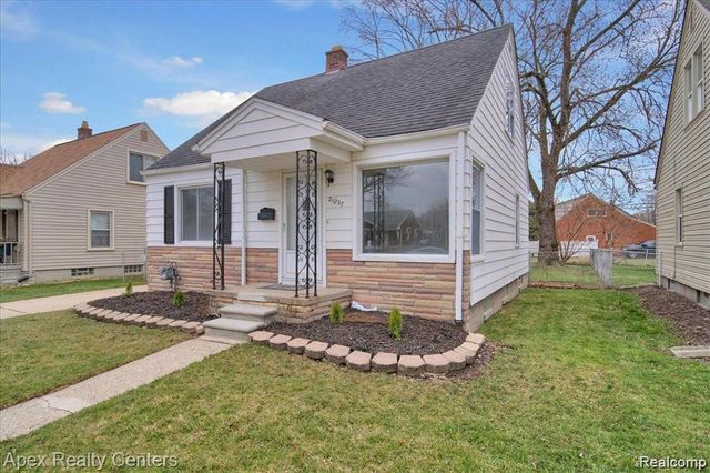 21237 Carlysle Street, Dearborn, MI 48124