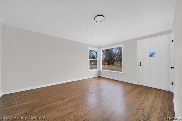 21237 Carlysle Street, Dearborn, MI 48124
