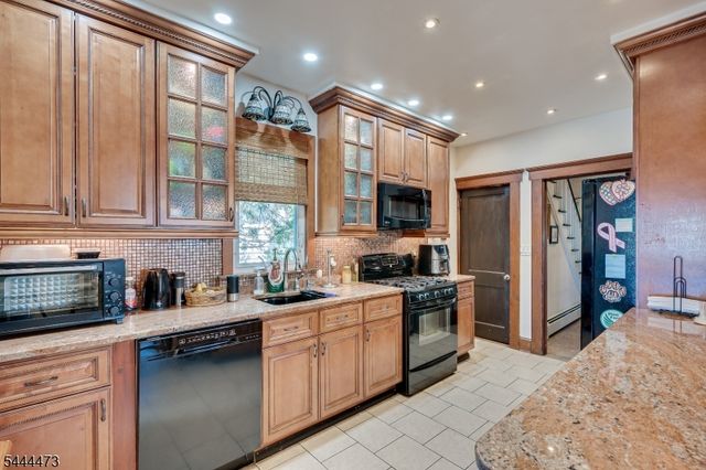 220 Arthur St, Linden City, NJ 07036