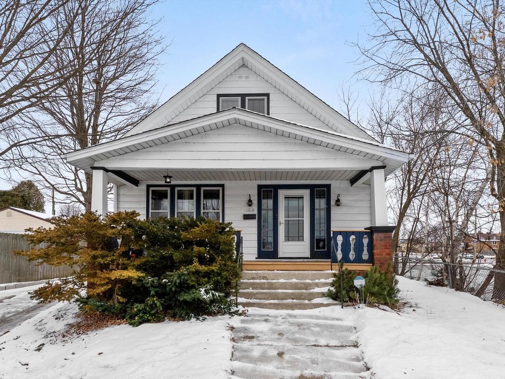 1014 S 20th STREET, Manitowoc, WI 54220