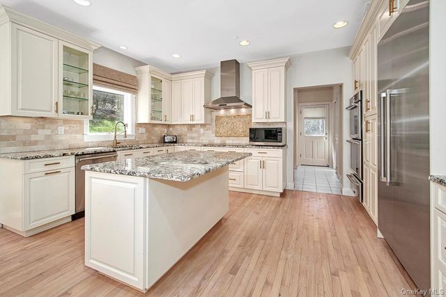 114 Random Farms Drive, Chappaqua, NY 10514