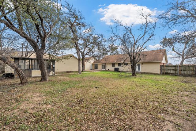 9101 Midway Drive, Woodway, TX 76712