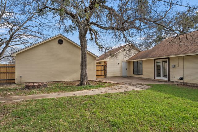 9101 Midway Drive, Woodway, TX 76712