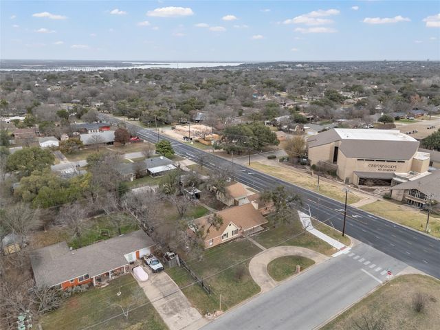 9101 Midway Drive, Woodway, TX 76712
