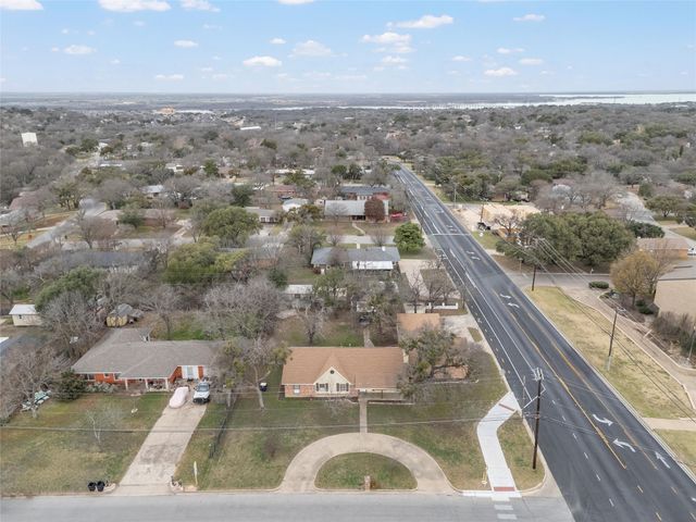 9101 Midway Drive, Woodway, TX 76712