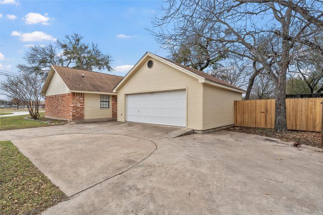 9101 Midway Drive, Woodway, TX 76712