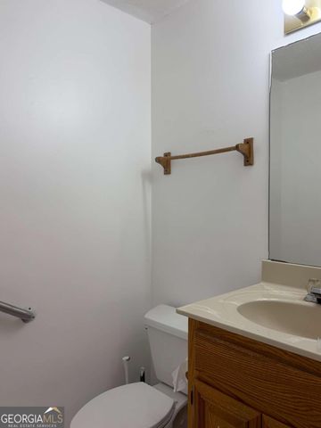 1040 Sunny Field Court, Lawrenceville, GA 30043