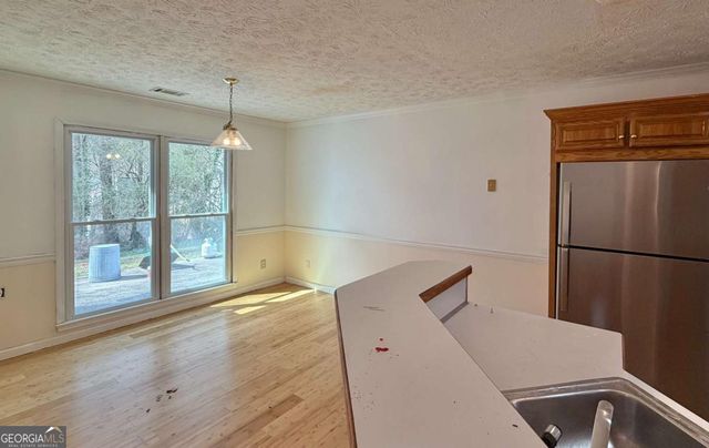 1040 Sunny Field Court, Lawrenceville, GA 30043