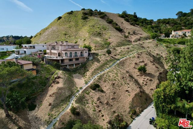2521 Nottingham, Los Angeles, CA 90027