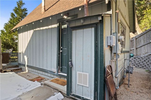 1286 Lovers Lane, Rimforest, CA 92378
