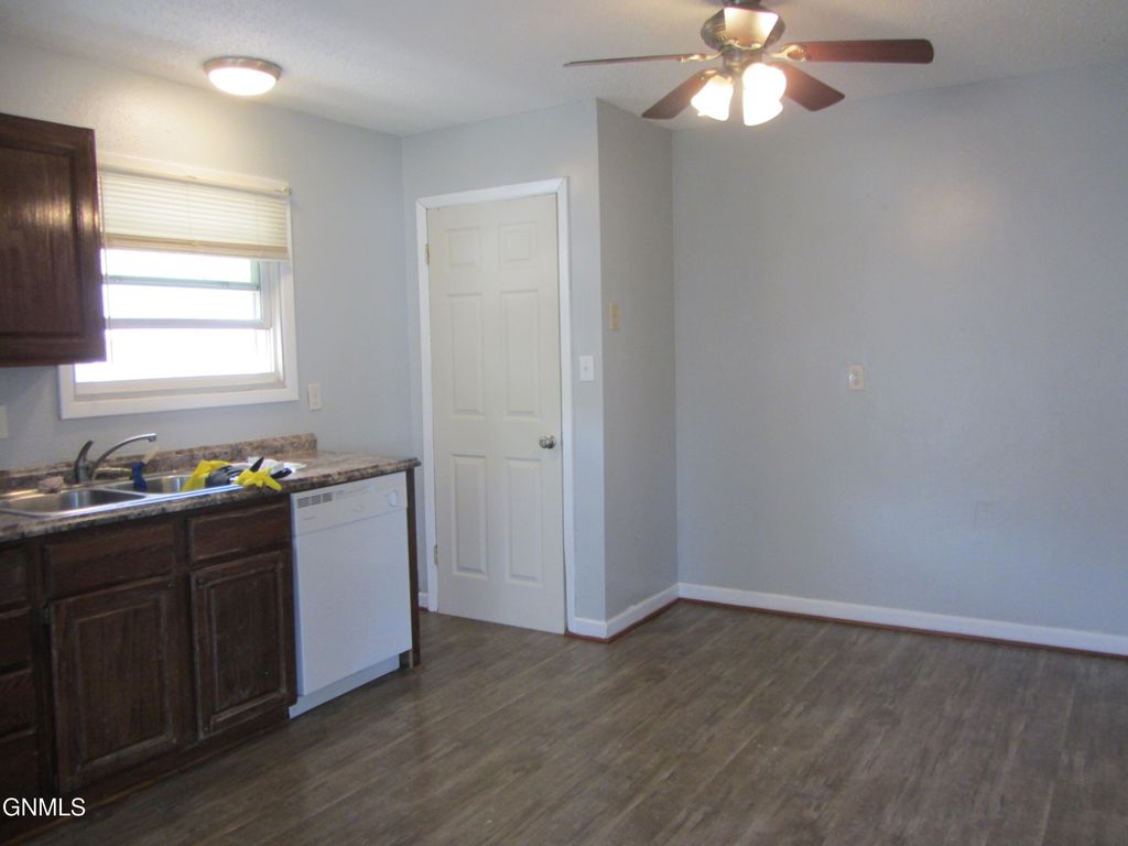 506 19th Street N, Bismarck, ND 58501 photo 4