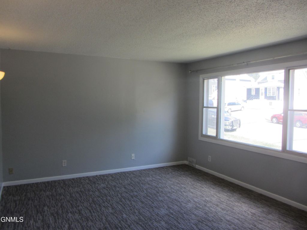 506 19th Street N, Bismarck, ND 58501 photo 5