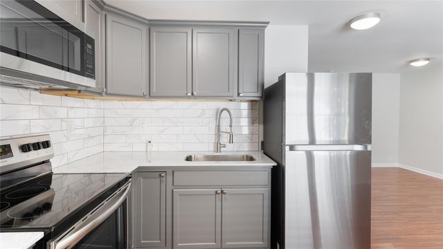 1513 W 22nd Street A, Houston, TX 77008