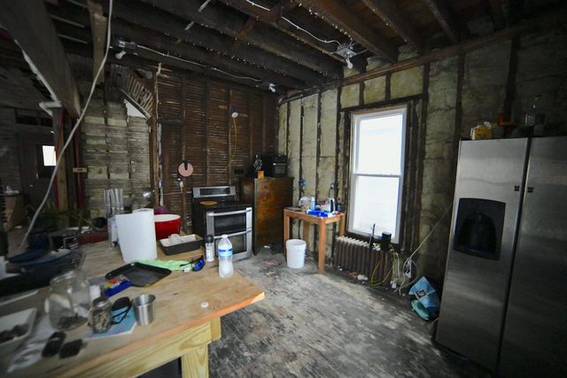 1122 W Wright STREET, Milwaukee, WI 53206