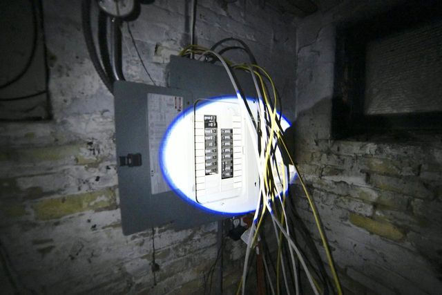 1122 W Wright STREET, Milwaukee, WI 53206