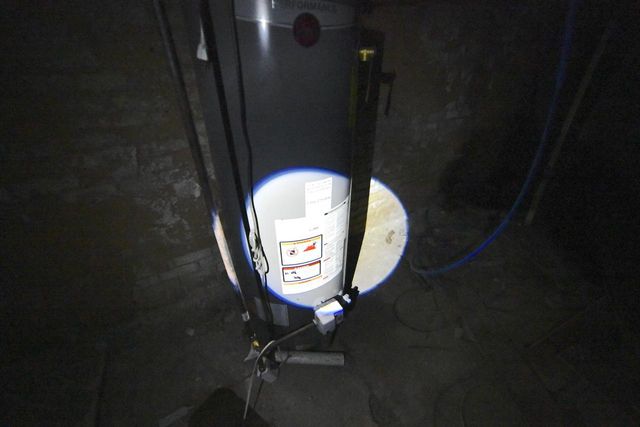 1122 W Wright STREET, Milwaukee, WI 53206