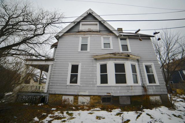 1122 W Wright STREET, Milwaukee, WI 53206