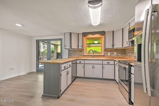 4310 Gate City Highway, Bristol, VA 24202