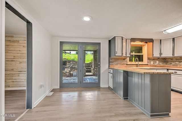 4310 Gate City Highway, Bristol, VA 24202