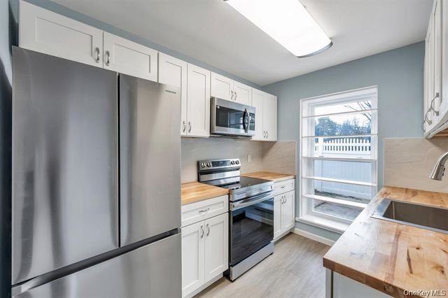 65 Federal Lane, Coram, NY 11727