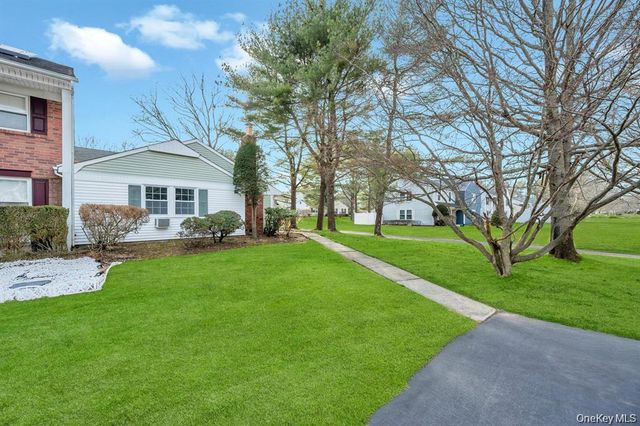 65 Federal Lane, Coram, NY 11727