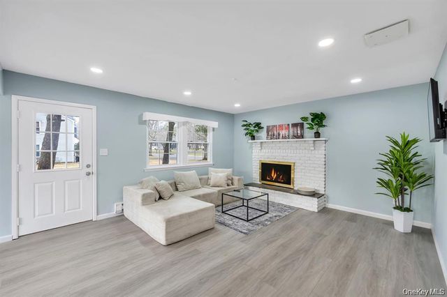 65 Federal Lane, Coram, NY 11727