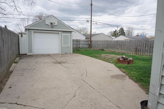 25287 Leach Street, Roseville, MI 48066