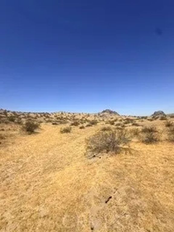 220 E Avenue P5, Palmdale, CA 93550
