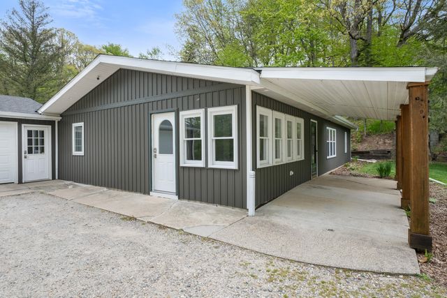 7924 Pine Island Court NE, Belmont, MI 49306