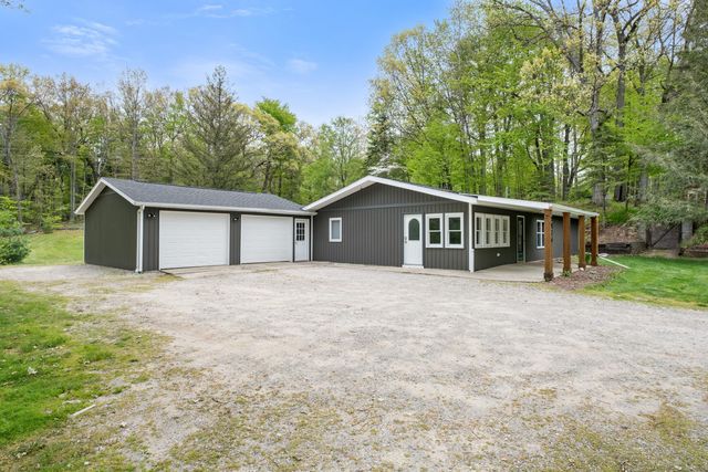 7924 Pine Island Court NE, Belmont, MI 49306