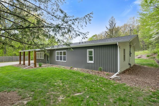 7924 Pine Island Court NE, Belmont, MI 49306