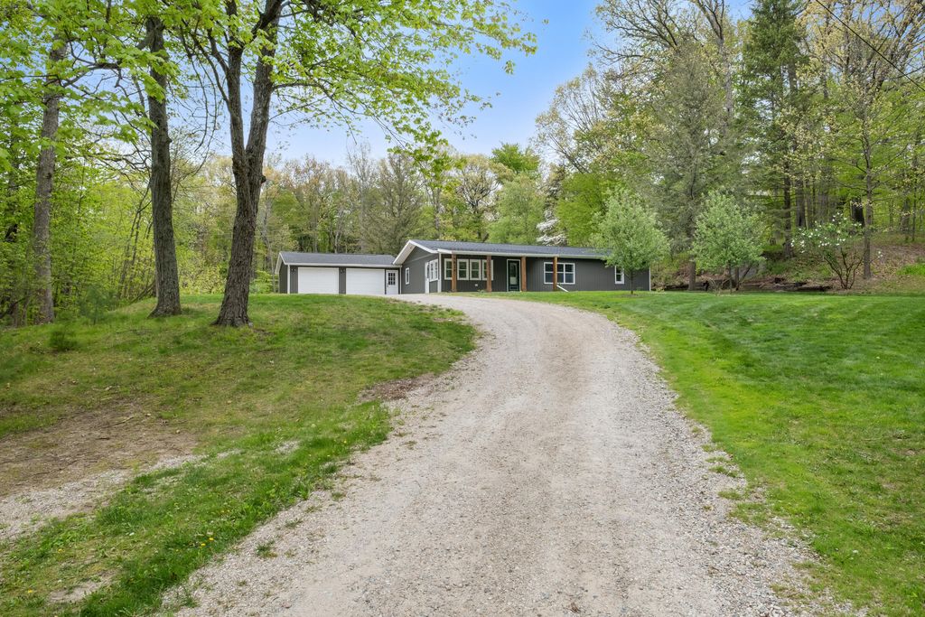 7924 Pine Island Court NE, Belmont, MI 49306