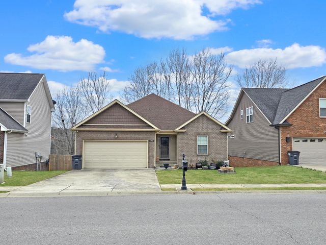 692 White Face Dr, Clarksville, TN 37040