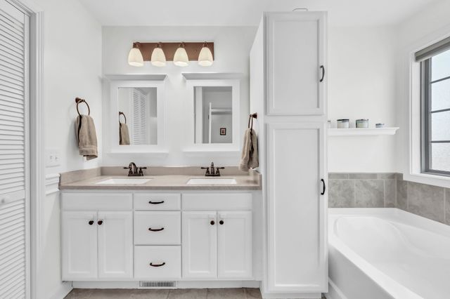 692 White Face Dr, Clarksville, TN 37040