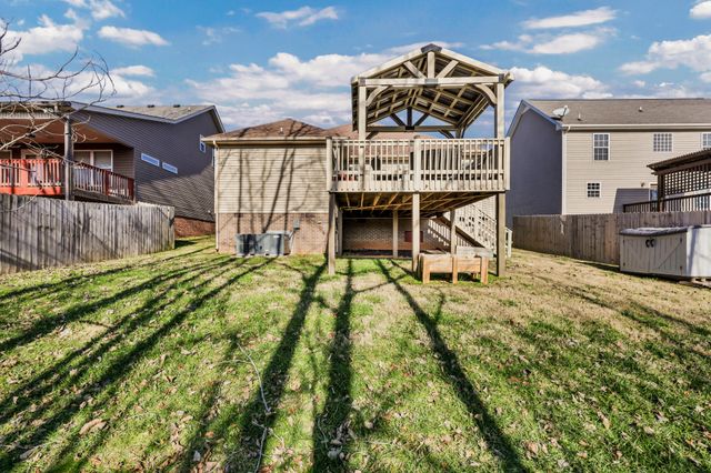 692 White Face Dr, Clarksville, TN 37040