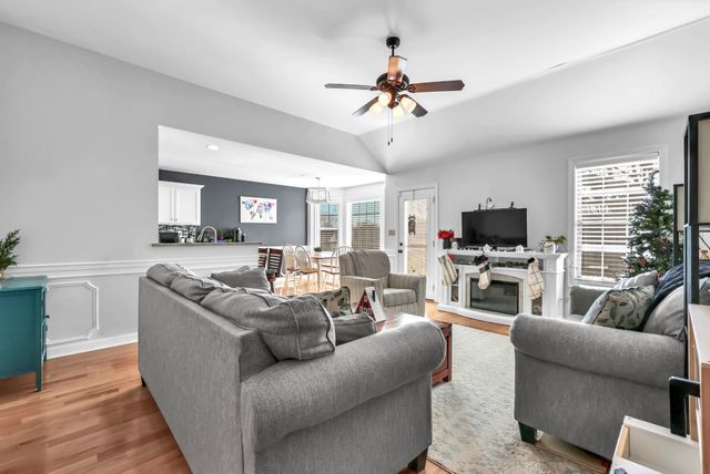 692 White Face Dr, Clarksville, TN 37040