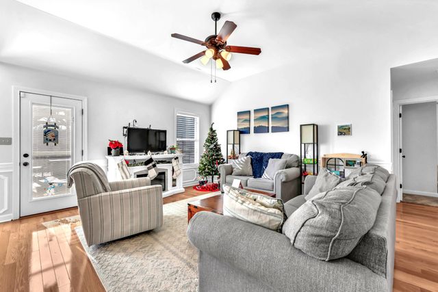 692 White Face Dr, Clarksville, TN 37040