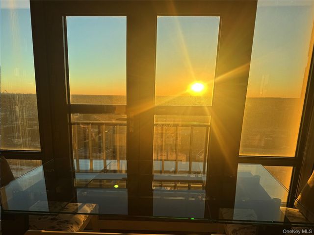 10 City Place PH2C, White Plains, NY 10601