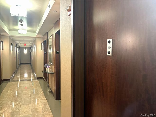 10 City Place PH2C, White Plains, NY 10601