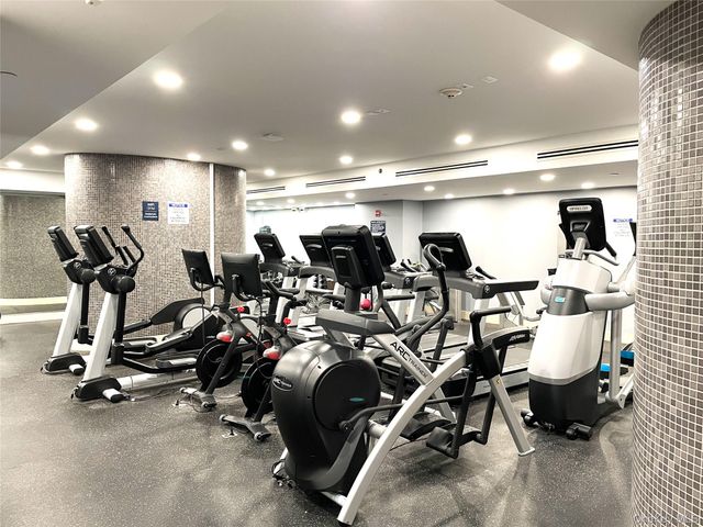 10 City Place PH2C, White Plains, NY 10601