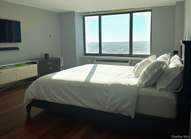 10 City Place PH2C, White Plains, NY 10601