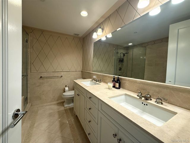 10 City Place PH2C, White Plains, NY 10601