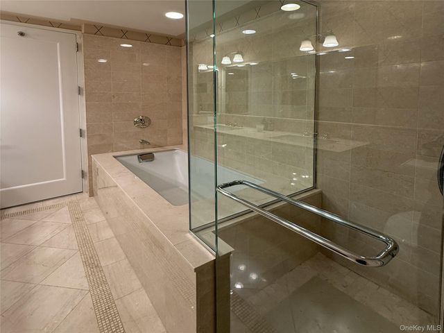 10 City Place PH2C, White Plains, NY 10601