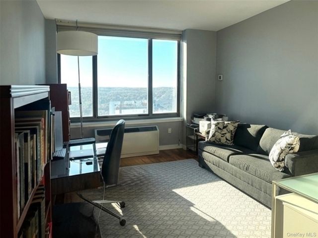 10 City Place PH2C, White Plains, NY 10601