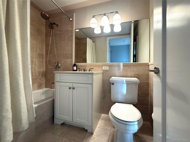 10 City Place PH2C, White Plains, NY 10601